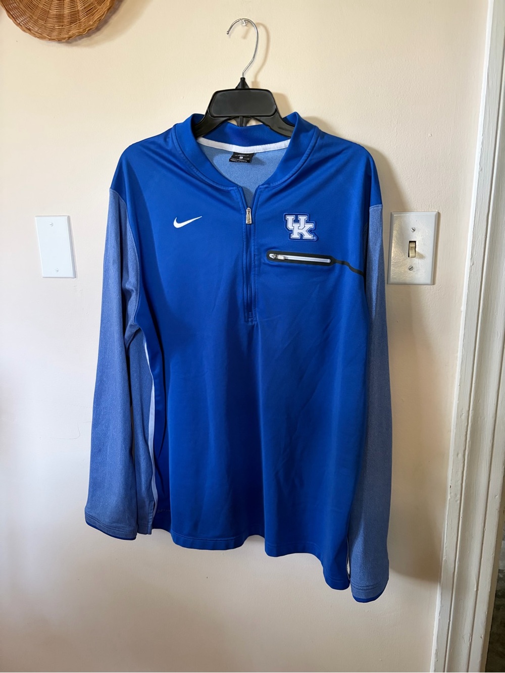 Men’s Nike University of Kentucky quarter zip pullover. Size XL